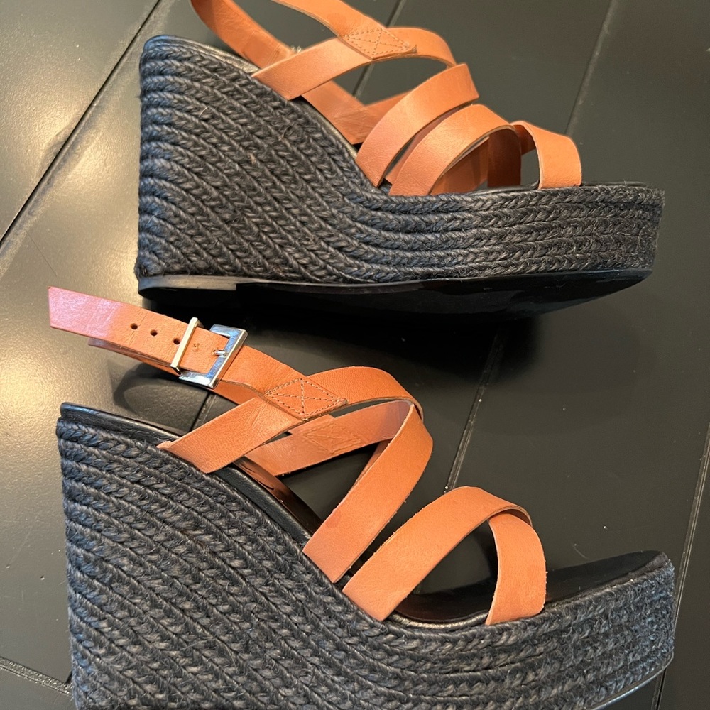 Marisa Rey Platform Sandals. - Picture 4 of 10